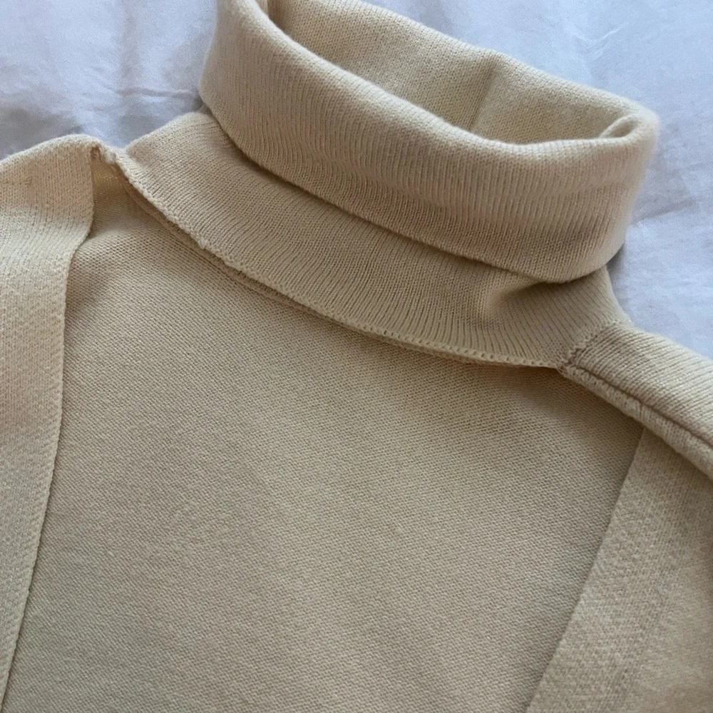 LPA Revolve Cybil Sweater in Cream -Size M. Open back bell sleeve knit sweater - Picture 4 of 8